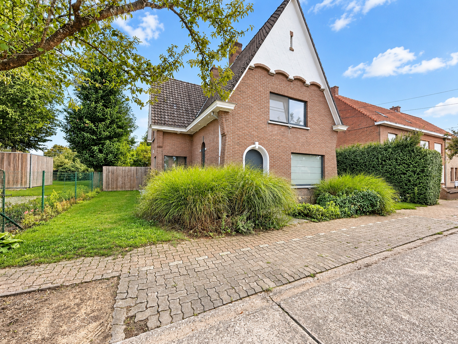 Alleenstaande woning op 1034m² met 3 slaapkamers en garage. - foto 2