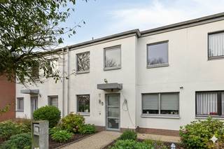 <ul>
<li>
<p>EPC A – zonnepanelen en thuisbatterij</p>
</li>
<li>
<p>3 slaapkamers + ruime zolder</p>
</li>
<li>
<p>Tuin met terras en overkapping</p>
</li>
<li>
<p>Aparte garage achteraan het perceel</p>
</li>
</ul>