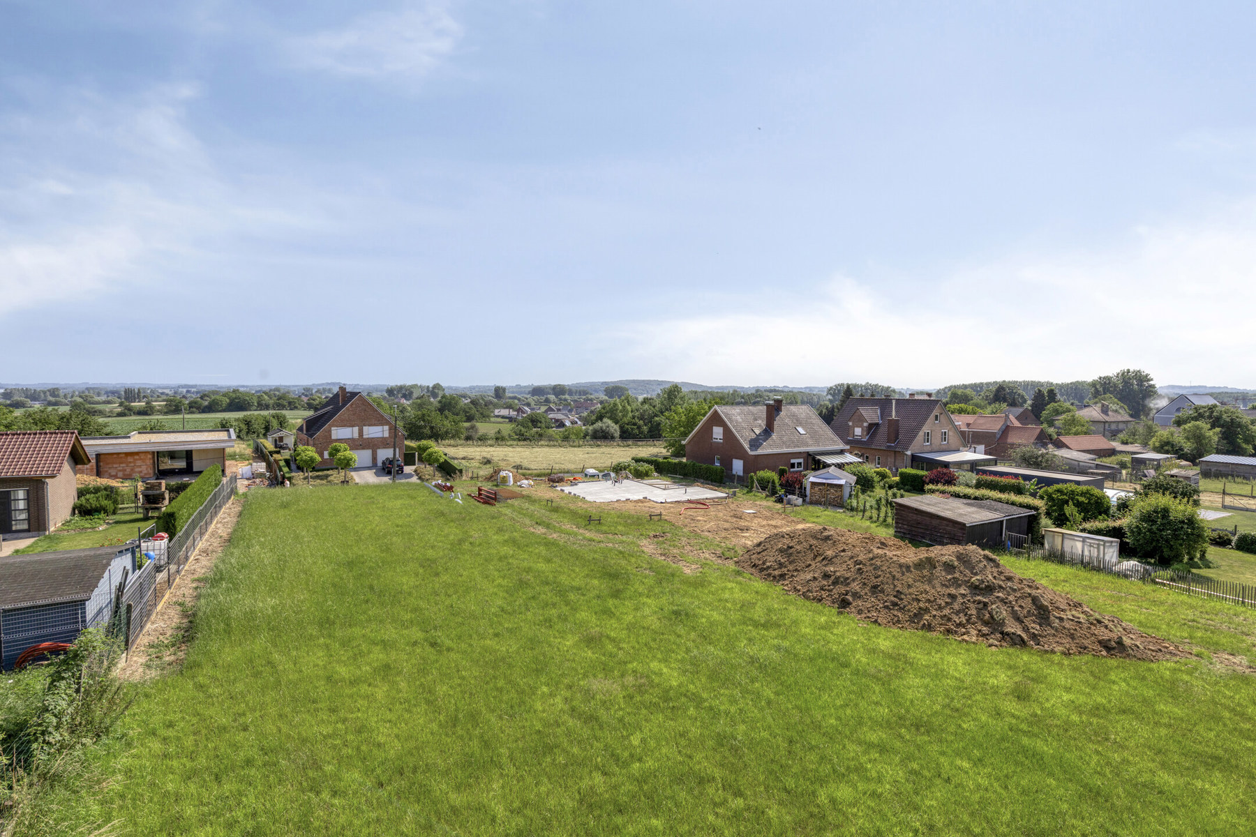 Goed gelegen bouwgrond voor open bebouwing te Denderwindeke - foto 1