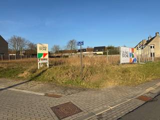 Deze bouwgrond is gelegen langsheen de Groenweg en de nieuwe verkaveling Kwikhage in Affligem en heeft een oppervlakte van 7a87.Dit perceel is...