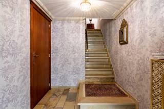 Bent u op zoek naar een woning met karakter, ruimte én een centrale ligging? Dan is deze stevige bel-etagewoning in het centrum van Izegem precies...