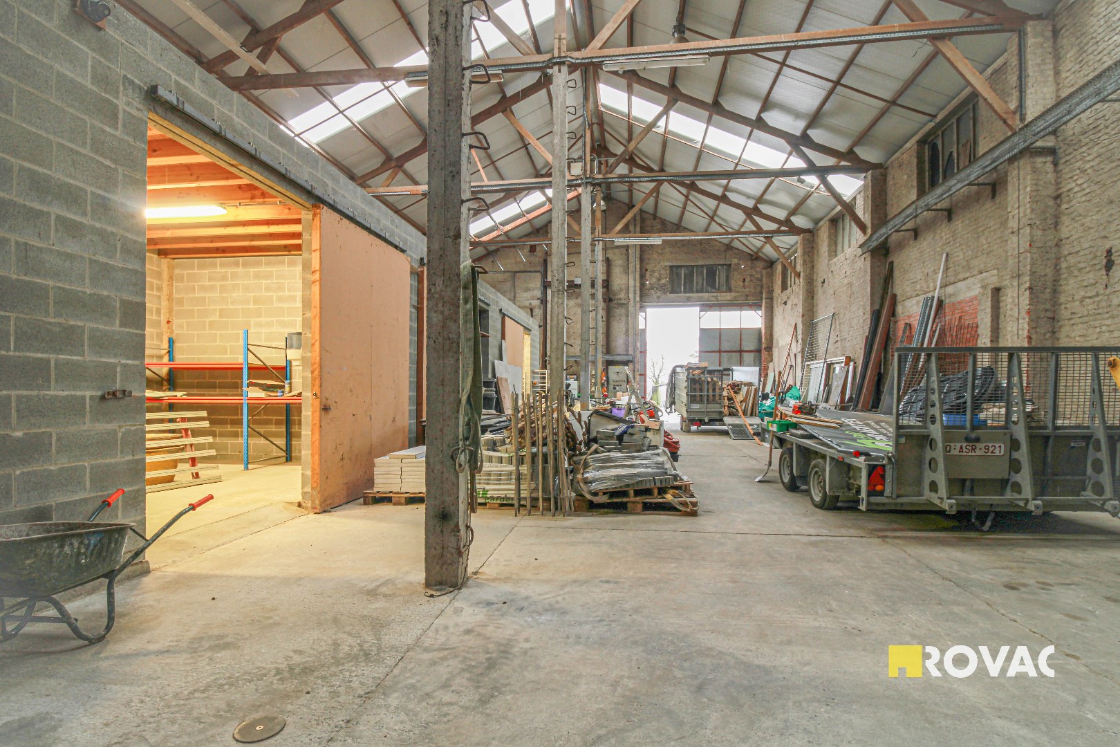 Goed gelegen magazijn met vlotte bereikbaarheid! - foto 3