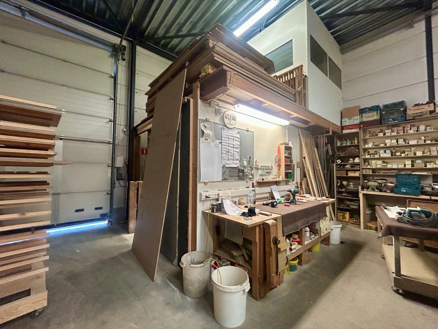 Recente loods met bijhorende parkeerplaats op ideale locatie te Meulebeke! - foto 5