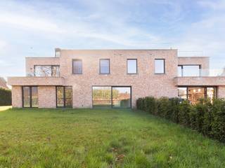 Dit zéér ruime gelijkvloersappartement is gelegen in project 'Hof Ter Eiken', daterend van dit jaar. De grondige, kwalitatieve en...