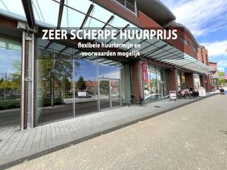 <p><strong>WINKELRUIMTE VAN 121m² + 24,60m² KELDERBERGING GELEGEN IN HET WINKELCOMPLEX “KLOOSTERBEMPDEN” TE MAASEIK.</strong><br /><br /><strong>SCHERPE HUURPRIJS</strong><br /><strong>U heeft de mogelijkheid om dit pand te huren aan een zeer scherpe huurprijs van € 1.995 per maand. Op die manier bieden we ondernemers en/of starters de kans om zich op deze TOP-locatie te vestigen. Daarnaast is de verhuurder flexibel wat betreft de huurtermijn.</strong><br /><br />Het winkelcentrum “Kloosterbempden” is gelegen op 150m van de historische Markt van Maaseik. U vindt hier verschillende gevestigde ketens terug, zoals: Colruyt, Hema, Kruidvat, Pearle en Action.<br /><br /><strong>KENMERKEN</strong><br />- Oppervlakte gelijkvloers: 121m² (bruto).<br />- Stopcontacten en verlichting voorzien.<br /><br /><strong>KELDERVERDIEPING</strong><br /><span>- Berging (8,10 x 5,26 = 42,61m²): watermeter, betonvloer.<strong><br /><br />GELIJKVLOERS<br /></strong>- Winkelruimte (7,70m x 16m = 123m²): elektriciteitskast, gepolierde betonvloer.<br />- Gastentoilet.</span><br /><br /><strong>INGROEIHUUR:</strong><br />Om u als ondernemer alle slaagkansen te geven, wordt er gewerkt met een <strong>ingroeihuur </strong>waarbij de huurprijs in de eerste 3 jaar lager ligt en er pas vanaf het 4de jaar een marktconforme huurprijs wordt gehanteerd.<br /><br /><strong>EXTRA INFORMATIE<br /></strong>- Gemeenschappelijke kosten: info volgt.<br />- Aanvaarding huurder steeds in overleg met verhuurder. Onroerende voorheffing, kosten/verbruik nutsvoorzieningen ten laste van huurder.<br />- EPC in opmaak<br /><br />Bekijkt u deze advertentie via een aanverwante vastgoedsite, surf dan zeker naar onze website <strong>www.N78vastgoed.be</strong> voor een uitgebreide beschrijving en plannen. Meer info: <strong>+32 (0)89 86 18 88</strong> of <strong>info@N78vastgoed.be</strong>.</p>
