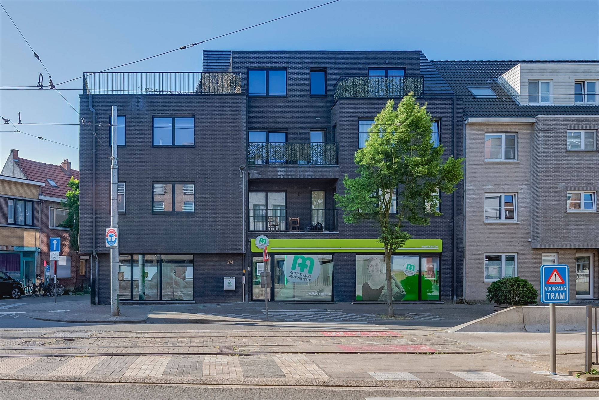 Ruim handelsgelijkvloers op uitstekende ligging! - foto 1