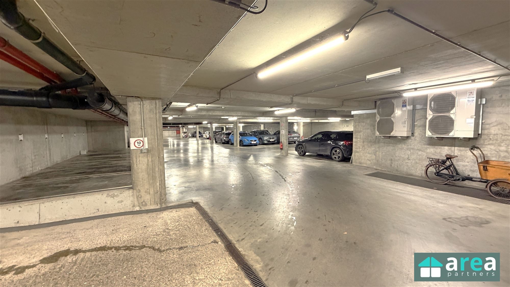 Unieke investering: 10 staanplaatsen in het hart van Antwerpen! - foto 4