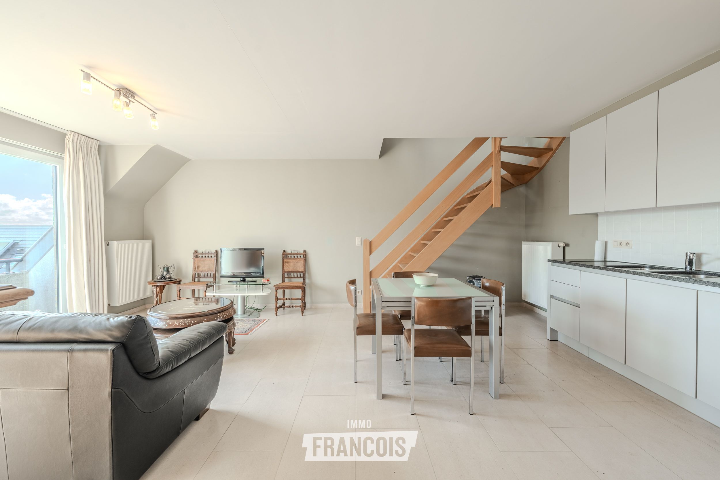 Ruim duplexappartement(EPC B!) met 3 slaapkamers, 2 badkamers en 2 zonnige terrassen in Westende: optie aankoop garage - foto 4