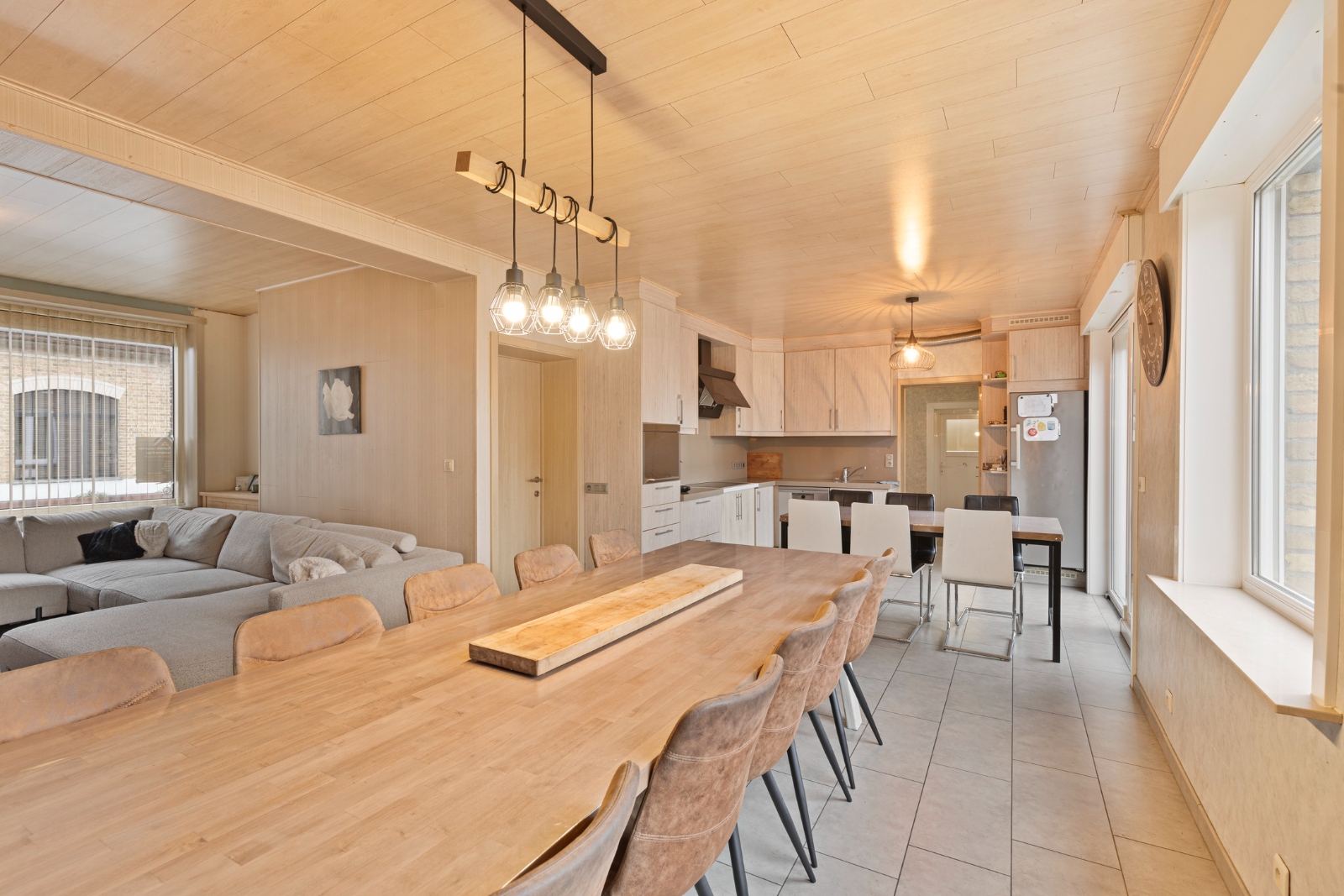 Zeer ruime en veelzijdige woning met groot bijgebouw - foto 1