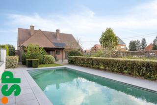 Deze instapklare woning biedt een unieke combinatie van ruimte, comfort en een uitstekende ligging in een kindvriendelijke omgeving, op...