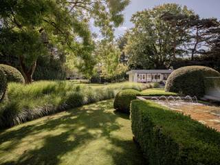 Gelegen in één van de meest prestigieuze wijken van Schilde, bevindt zich deze moderne villa van ± 816 m² op een uitzonderlijk perceel van 6.878...