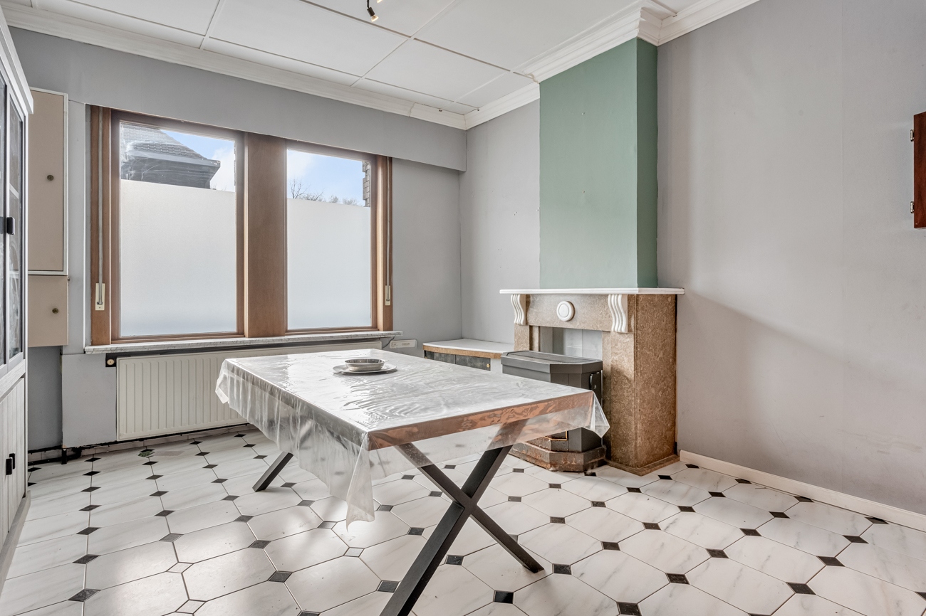 Charmante gesloten (kangoeroe)woning met heel wat potentieel op een gegeerde locatie in Oostakker! - foto 3