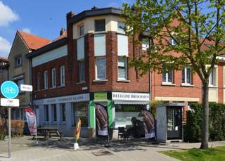INTERESSANTE GOED GELEGEN OPBRENGSTEIGENDOM TE MERKSEMAan De Lunden 7 vinden we deze veelzijdige opbrengsteigendom, bestaande uit een commercieel...
