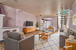 - Te renoveren woning in het centrum van Kuurne: Gen. Eisenhowerstraat 4- Leefruimte met aansluitende keuken en handige berging- Overdekte...