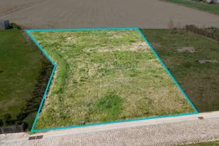 Présentation complète: https://weinvest.be/fr-BE/property/for-sale/pietrain/land/158407Située à Piétrain dans l'entité de Jodoigne, dans un...