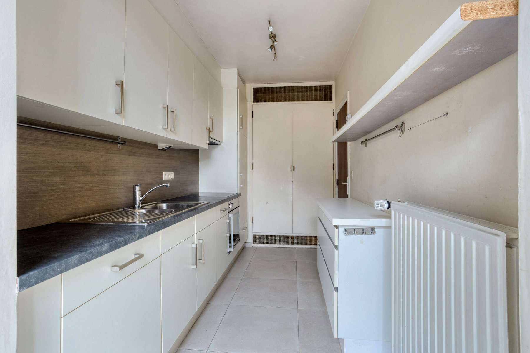 Appartement met twee kamers, garage, parking en kelder. - foto 5