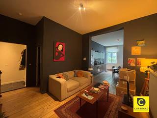 <h1><span>Move-in-ready 2-bedroom apartment in the heart of Antwerp</span></h1><p><span>Welcome to this move-in-ready 2-bedroom apartment of approx. 79 m², located on the second floor of a small building on the popular Nationalestraat, right in the center of Antwerp.</span></p><p><span>As you enter, you’re immediately welcomed into the cozy living area. The authentic plank flooring creates a warm and characterful atmosphere. Thanks to the open layout, there’s plenty of space for both a comfortable sitting area and a spacious dining table.</span></p><p><span>The open kitchen flows seamlessly into the living area and is fully equipped with all necessary appliances, including a refrigerator with freezer, dishwasher, electric stovetop, and more.</span></p><p><span>The spacious master bedroom is located at the rear of the apartment. Thanks to its location on the quiet rear side, you’ll enjoy more privacy here and less disturbance from the lively street scene. In addition, the apartment features a second bedroom, which can also be perfectly converted into an office, walk-in closet, or extra storage space.</span></p><p><span>The tiled bathroom features a double sink and a comfortable walk-in shower. There’s also plenty of space for both a washing machine and a dryer.</span></p><h3><span>Highlights</span></h3><ul><li><span>2 bedrooms</span></li><li><span>Spacious bedroom on the quiet rear side</span></li><li><span>Space for a washing machine and dryer</span></li><li><span>Shared bike storage</span></li><li><span>Prime location in the center of Antwerp</span></li><li><span>Favorable EPC</span></li></ul><p><span>Available starting October 1</span></p><p><span>Rent:</span><span>995/month<br />Common expenses:</span><span> 55/month, including water usage</span></p><p><span>An ideal apartment for those who want to live comfortably and centrally in bustling Antwerp, with shops, restaurants, public transportation, and all amenities within walking distance.</span></p>