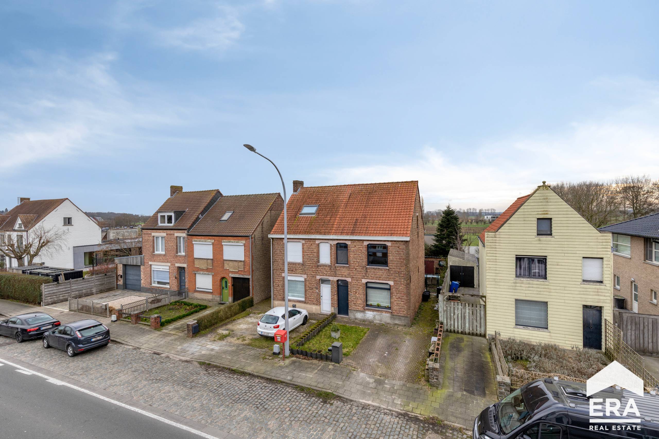 Halfopen woning met zonnige tuin in Zedelgem - foto 2