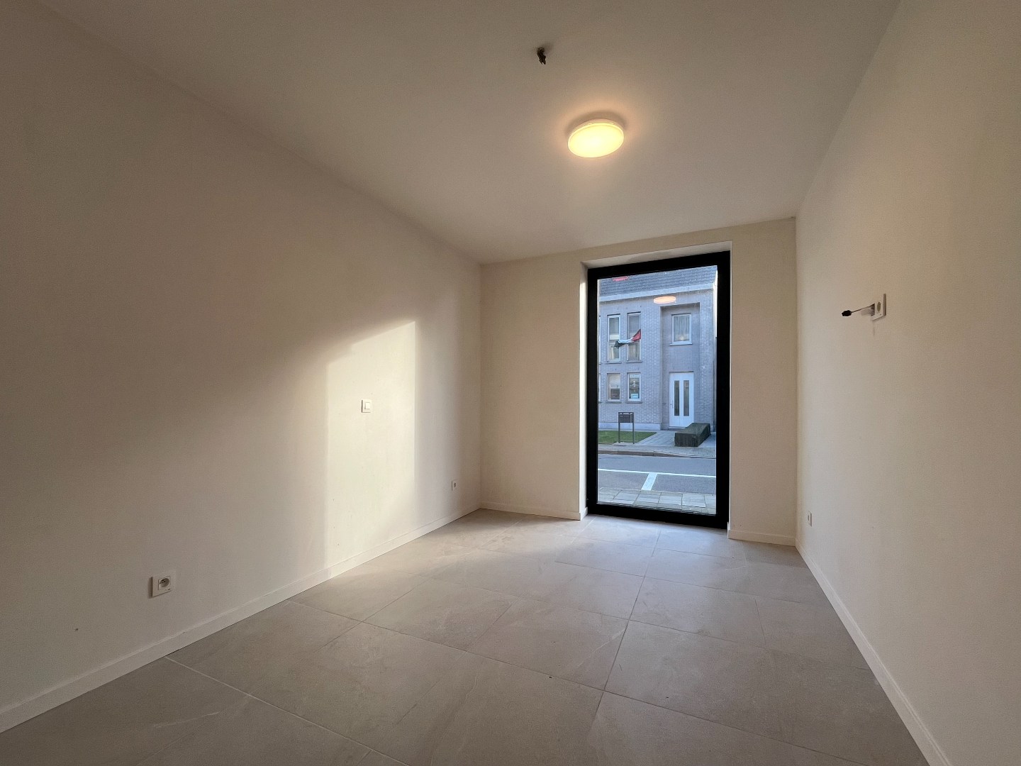 Modern en energiezuinig gelijkvloers nieuwbouwappartement met tuin in Aarsele - foto 5