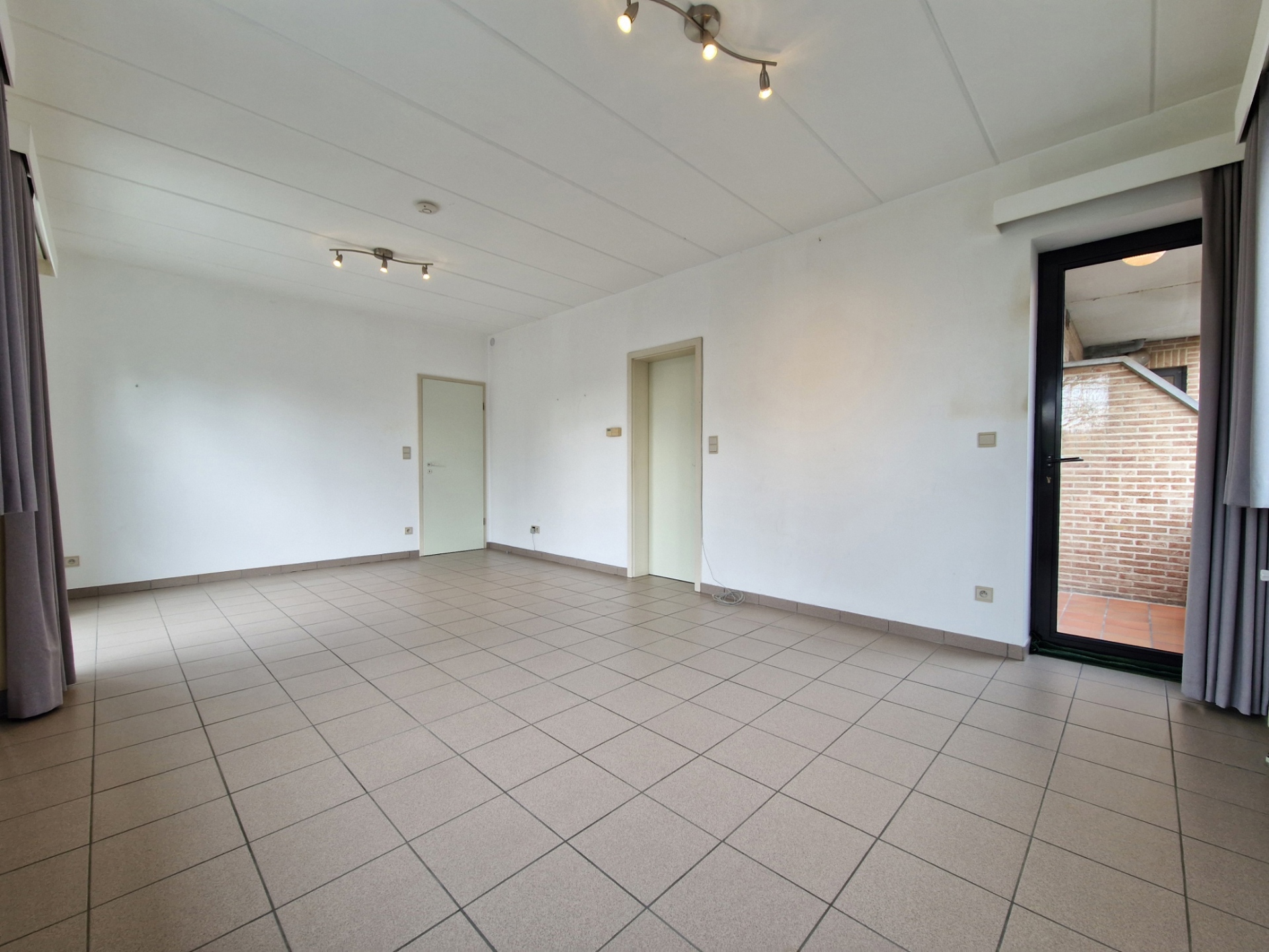 Instapklaar appartement met 2 slaapkamers, berging & parking - foto 5