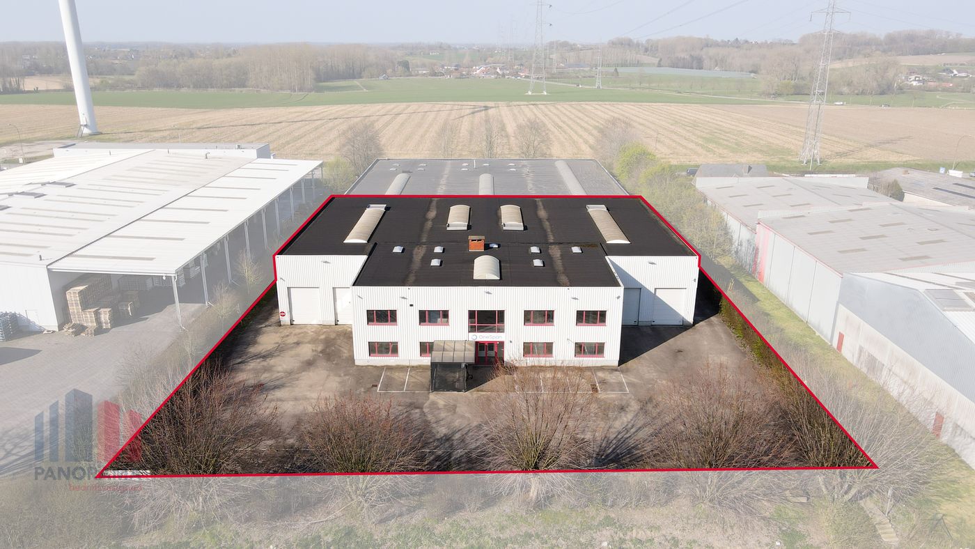 1 230 m² hangars avec 760 m² de bureaux le long de l'Assesteenweg, une rue très animée - photo 2