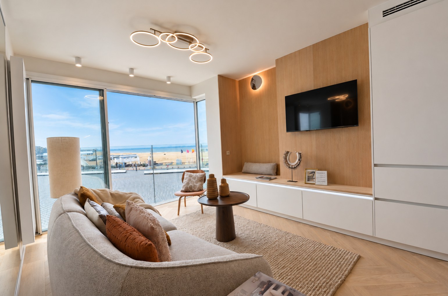 Appartement entièrement rénové avec vue mer frontale, idéalement situé sur la place Rubens - photo 5