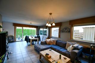 Deze ruime halfopen bebouwing vinden we terug aan de grens tussen Karpijke en Bentille.De woning werd opgericht in 2002, heeft een diepe garage en 3...