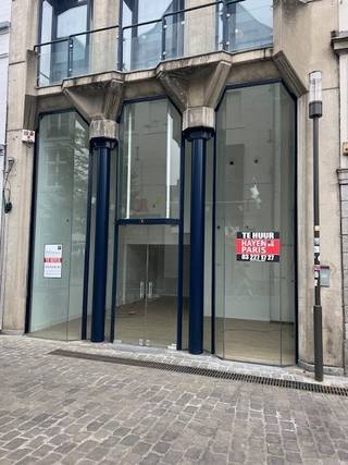 Dit handelspand, tot voor kort verhuurd aan Bongo, is gelegen aan de Maastrichterstraat 3 te Hasselt, op de hoek van de Grote Markt. Een...