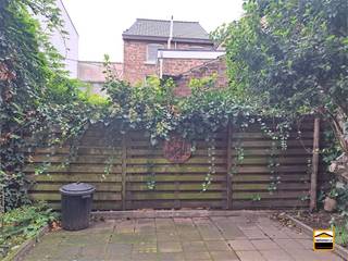 Rustig gelegen appartement met 2 slaapkamers en garagein het centrum van Borgloon.Geen algemene onkosten! Het appartement is gelegen op de 1ste...