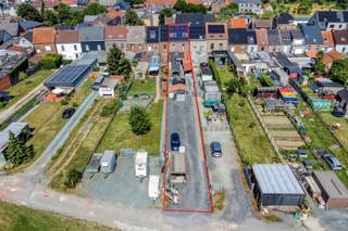 Op zoek naar een instapklare woning met véél ruimte, comfort en een heerlijk buitengevoel? Dan is deze verrassend ruime woning in het centrum...