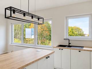Vous avez toujours rêvé de vivre au calme, tout en restant à proximité d'un quartier animé et convivial ?<br />Cet appartement entièrement rénové, situé à Hoevenen/Stabroek, dispose de deux chambres spacieuses (environ 13 m² et 10 m²) ainsi que d'une belle salle de bains aménagée avec douche à l'italienne.<br /><br />La cuisine ouverte de qualité est équipée d'une plaque de cuisson vitrocéramique et d'un lave-vaisselle. Elle s'intègre harmonieusement à la salle à manger et au séjour, offrant ensemble une superficie d'environ 47 m².<br />L'appartement dispose également d'un débarras pratique avec raccordements pour machine à laver et sèche-linge, d'une terrasse, d'un WC séparé pour les invités et, sans oublier, d'un garage fermé privatif.<br />Le bien est situé dans un environnement verdoyant, à proximité de plusieurs commerces.<br />Location du garage fermé : 50,00 €/mois.<br /><br />Les charges mensuelles (65,00 €) comprennent la consommation d'électricité et l'entretien des parties communes, ainsi que la consommation d'eau privative.<br />L'appartement convient pour un maximum de 3 personnes et est disponible à partir du 01/11/2026.
