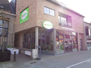 Nieuwbouw handelsgelijkvloers/kantoor te huur, gelegen in het centrum van Keerbergen- Haachtsebaan 35.Dit pand bestaat uit één grote open ruimte...