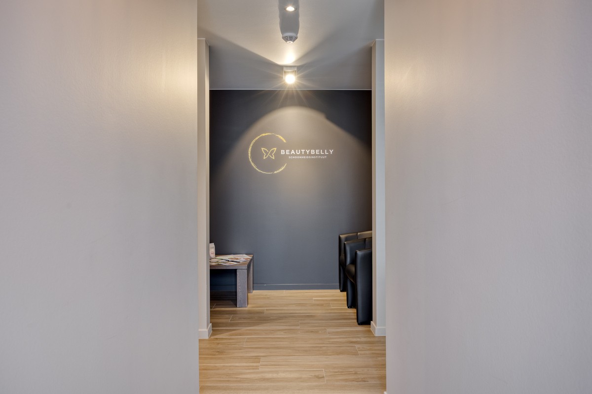 Bel-etage met gelijkvloers salon en ruime woonst - foto 3