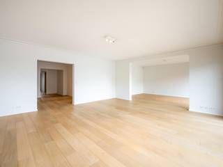 Ideaal gelegen in een rustige en aangename straat, vlakbij het Ter Kamerenbos en de Franklin Rooseveltlaan, is dit vierkamerappartement van circa...