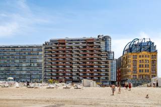 <p><strong>Blankenberge: Dubbele, ondergrondse autostaanplaats te koop centraal op de Zeedijk!</strong></p>

<p>Deze dubbele, ondergrondse autostaanplaats is gelegen in residentie Bristol Palace, Zeedijk 130, centraal op de Zeedijk!</p>

<p><strong>Troeven:</strong></p>

<ul><li>Gebouw afgesloten met poort</li><li>Plaats voor 2 wagens</li></ul>

<p>Meer informatie? Contacteer Maarten op het nummer 050 42 58 98!</p>