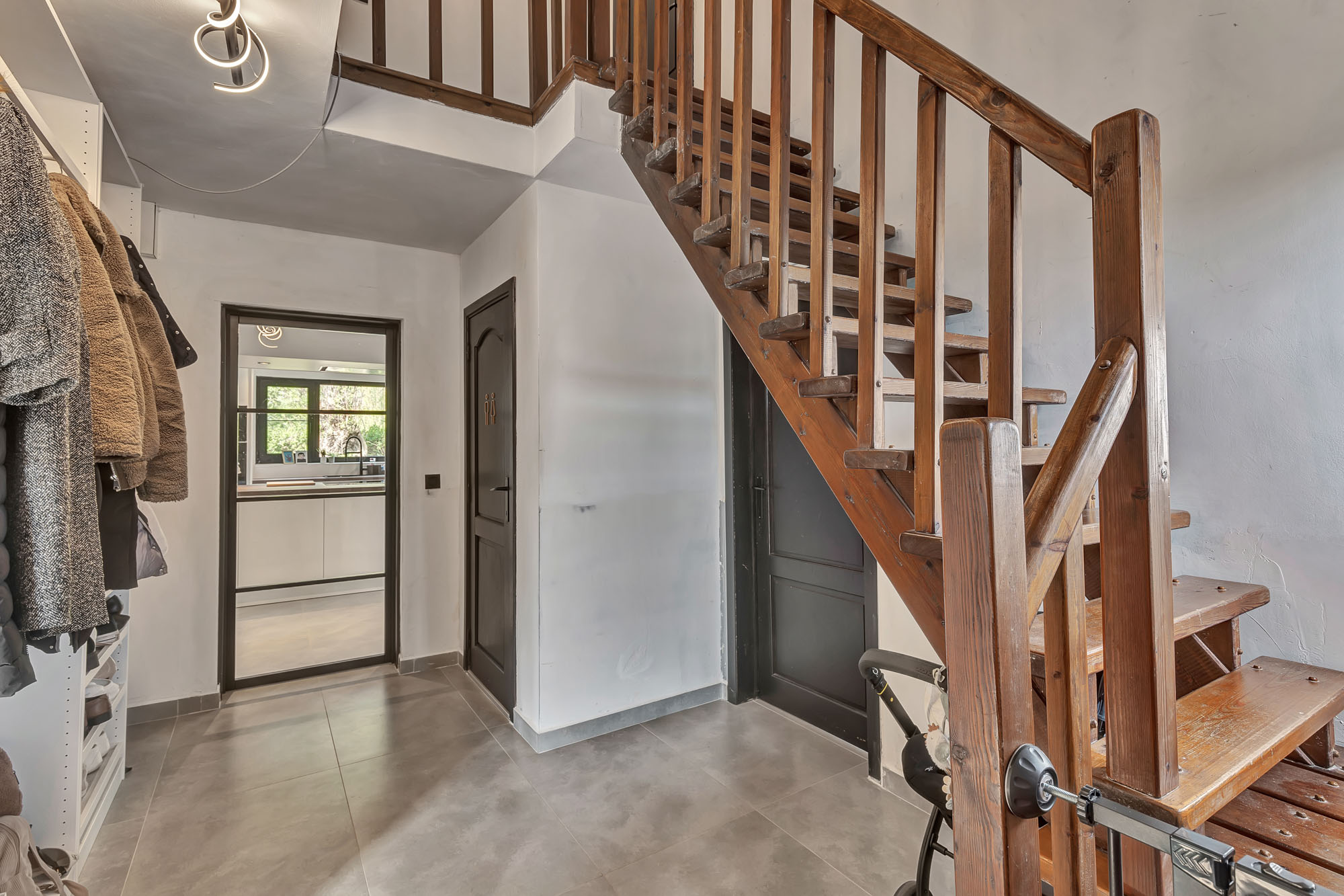 Ruime 4 slaapkamerwoning in hartje Zomergem - foto 4