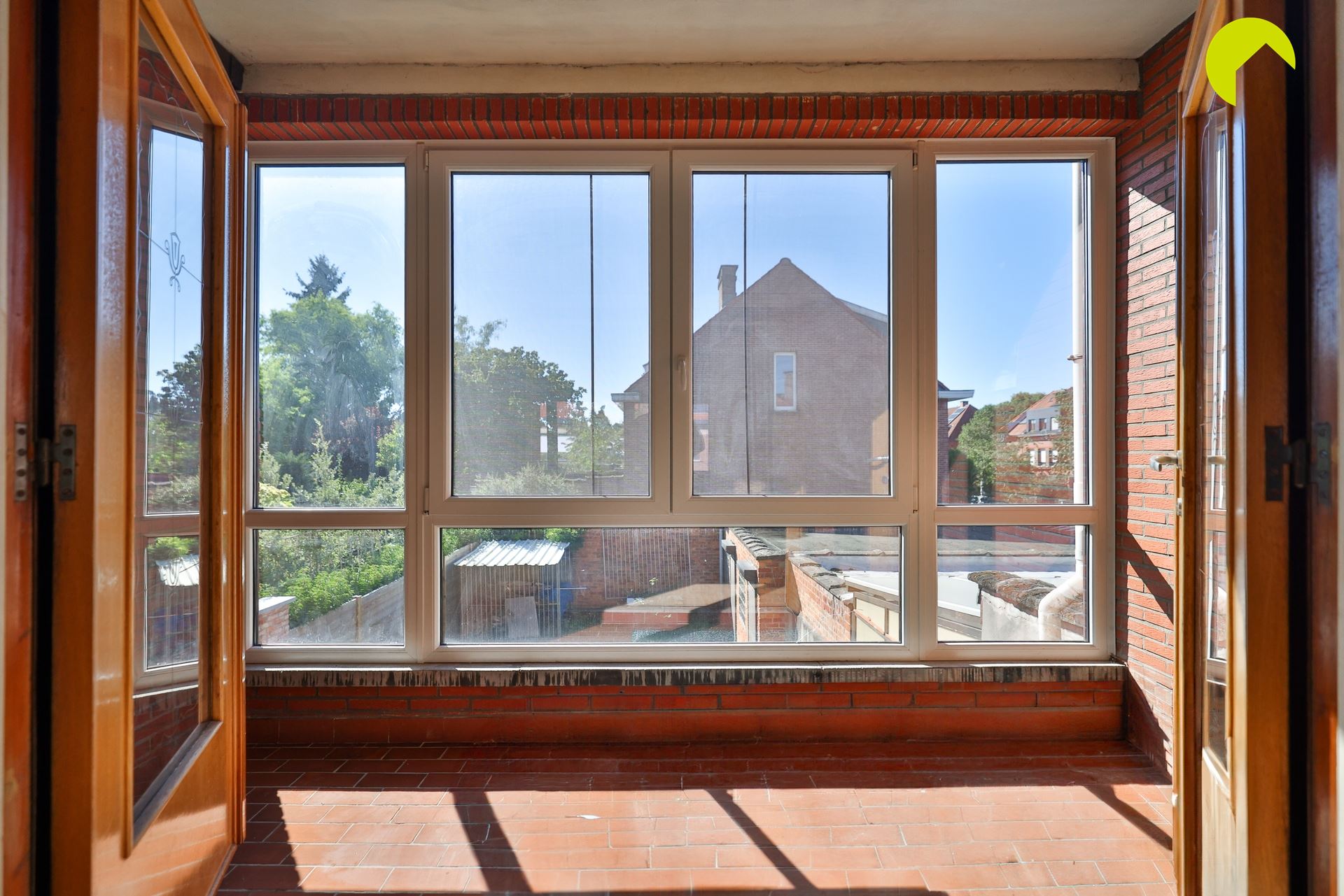 Bel-etagewoning met 2 slaapkamers, garage en tuin in rustige woonwijk! - foto 5