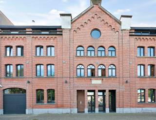 Commercial Ground Floor on the EilandjeThis space is located at the Bonapartedok / marina, in a former warehouse. The generous, open layout with high...