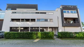 Welkom op Het Getske 24 te Dilsen-Stokkem.Bent u opzoek naar een exclusief appartement met voldoende privacy en ruimte?Dan is dit appartement...