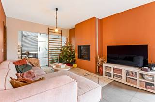 Karaktervolle woning met tuin en multifunctioneel bijgebouwIn een autoluwe straat in het centrum van Wommelgem bevindt zich deze statige woning met...