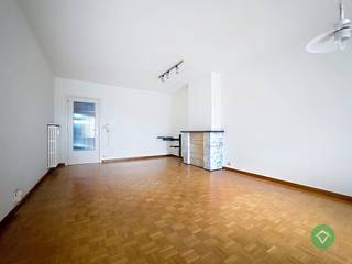 Dit gelijkvloers appartement bestaat uit: inkomhal - toilet - 1 slaapkamer - badkamer - living - keuken - berging - veranda - terras -tuin -...