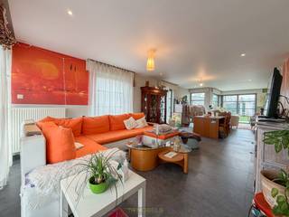 Deze aangename en recente gezinswoning is CENTRAAL GELEGEN IN EEN RUSTIGE STRAAT, vlakbij de E17, en combineert een UITSTEKENDE BEREIKBAARHEID met...