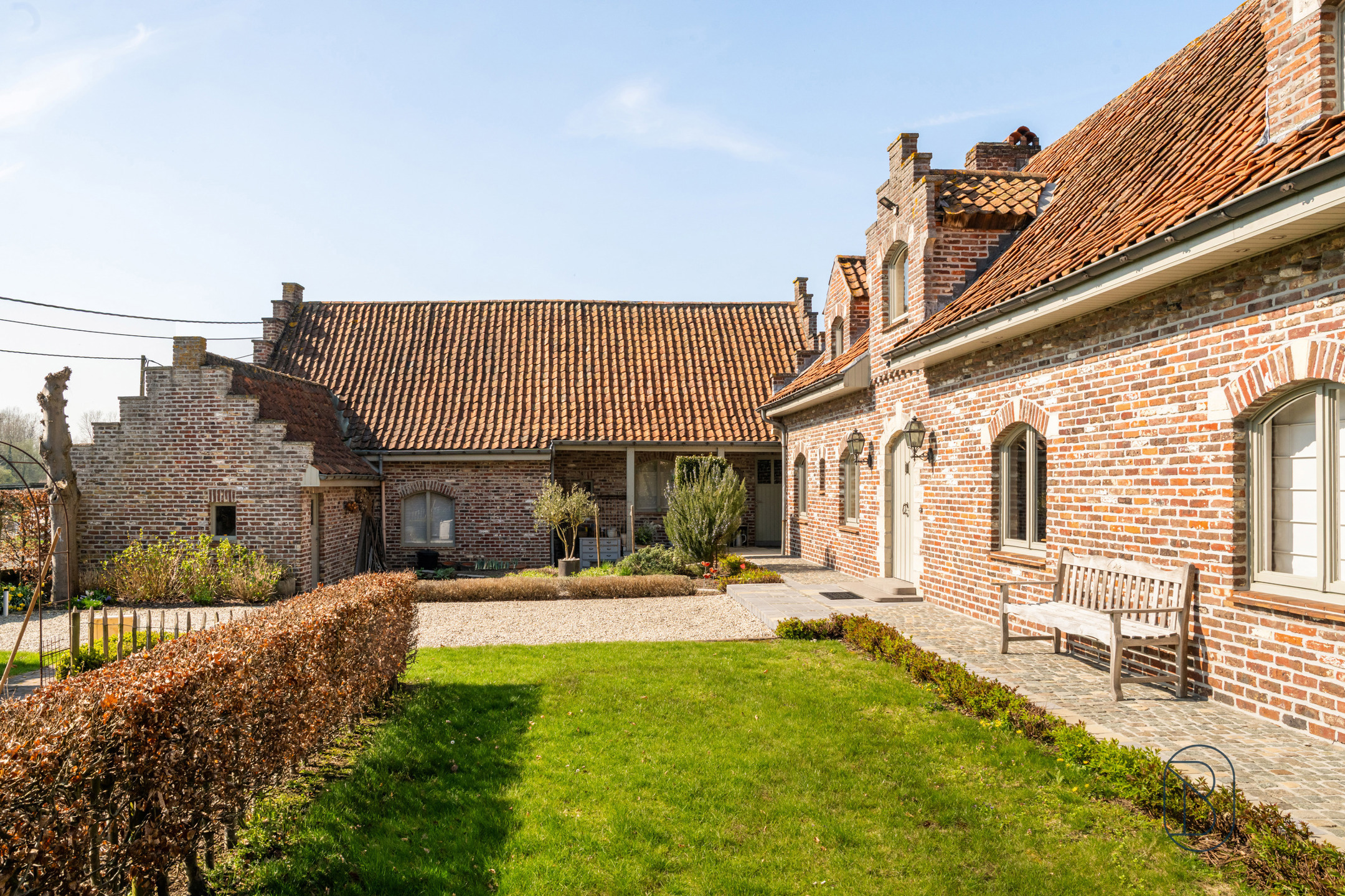 Charmante villa met tuin, garage en tal van mogelijkheden - foto 1
