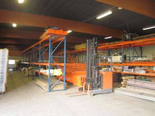 - 540m² magazijn <br />- 95m² kantoor <br />- vrije hoogte 6m<br />- opslag of productie<br />- locatie nabij E17