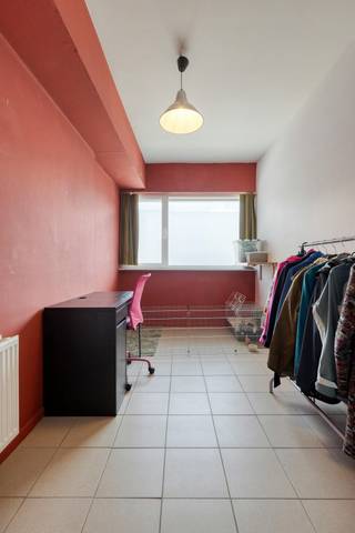 Layout: <br /><br />Ground floor:<br />- entrance hall <br />- bedroom 1 <br /><br />First floor: <br />- living room with open kitchen <br /><br />Register of measures: pending