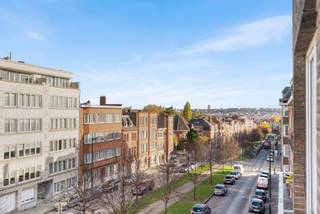 Mooi appartement met 1 slaapkamer.Gelegen op de derde verdieping met lift van een kleine residentie, nabij openbaar vervoer en verschillende...