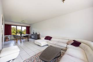 Op zoek naar een instapklare, lichtrijke woning met voldoende ruimte?Deze bel-etage woning is gelegen in een doodlopende straat in een rustige...