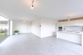 Deze instapklare woning is gelegen in een kindvriendelijke wijk op een uitstekende ligging vlak bij de op- & afrit E403 en AZ Delta.Door het gebruik...