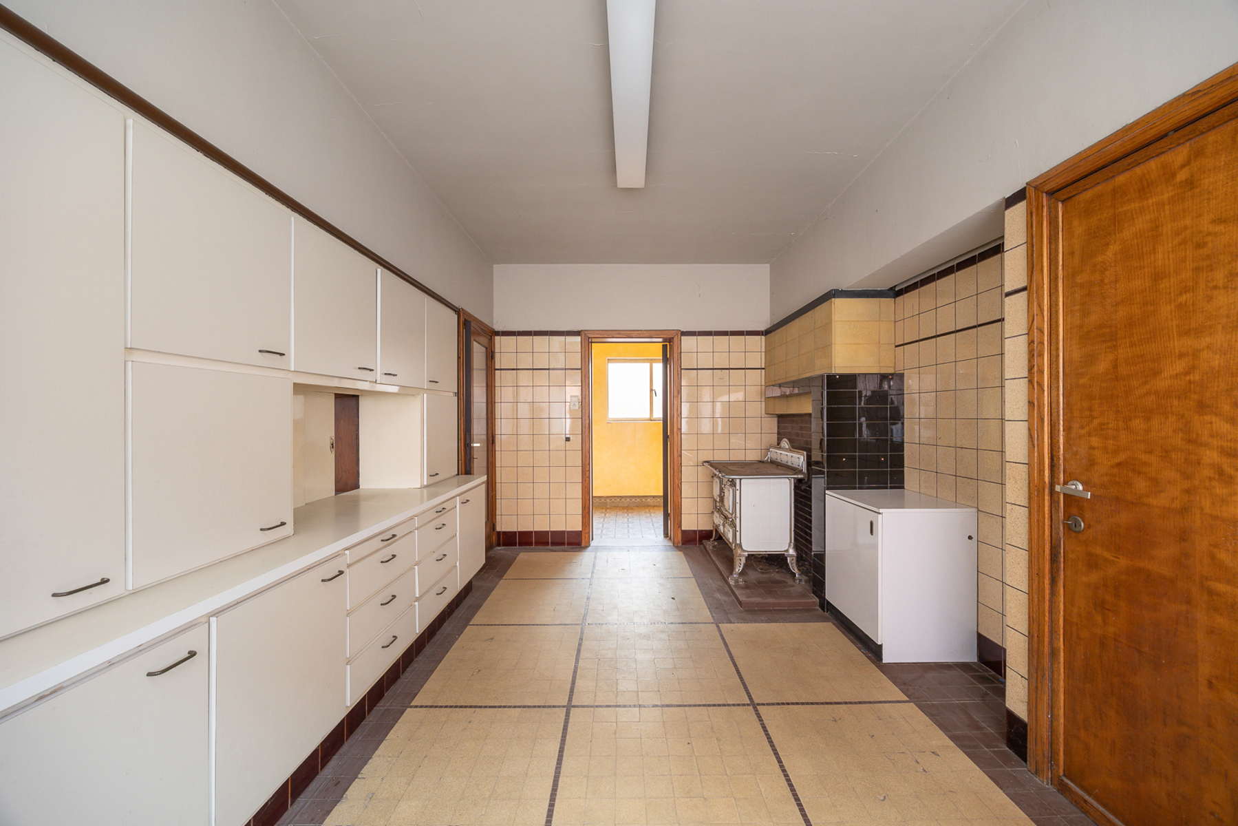 Ruime te renoveren woning met 6 slpks in Rumst - foto 3