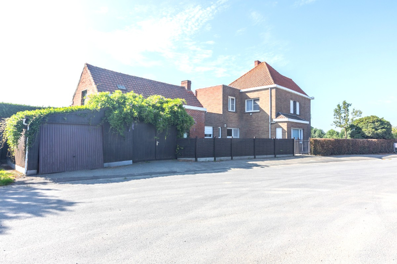 Open bebouwing met 4 slaapkamers en 2 garages - foto 4